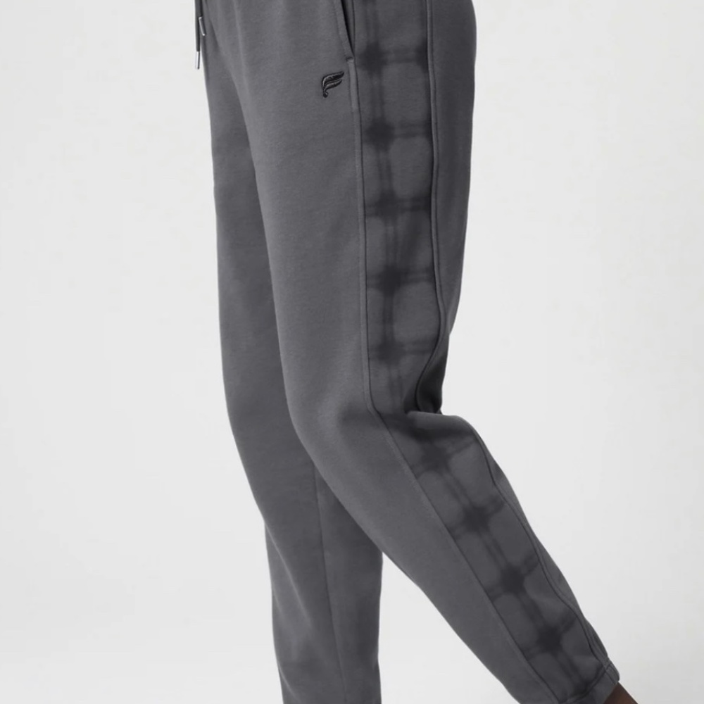 Popular! Fabletics Sweatpants Medium Sold out everywhere!